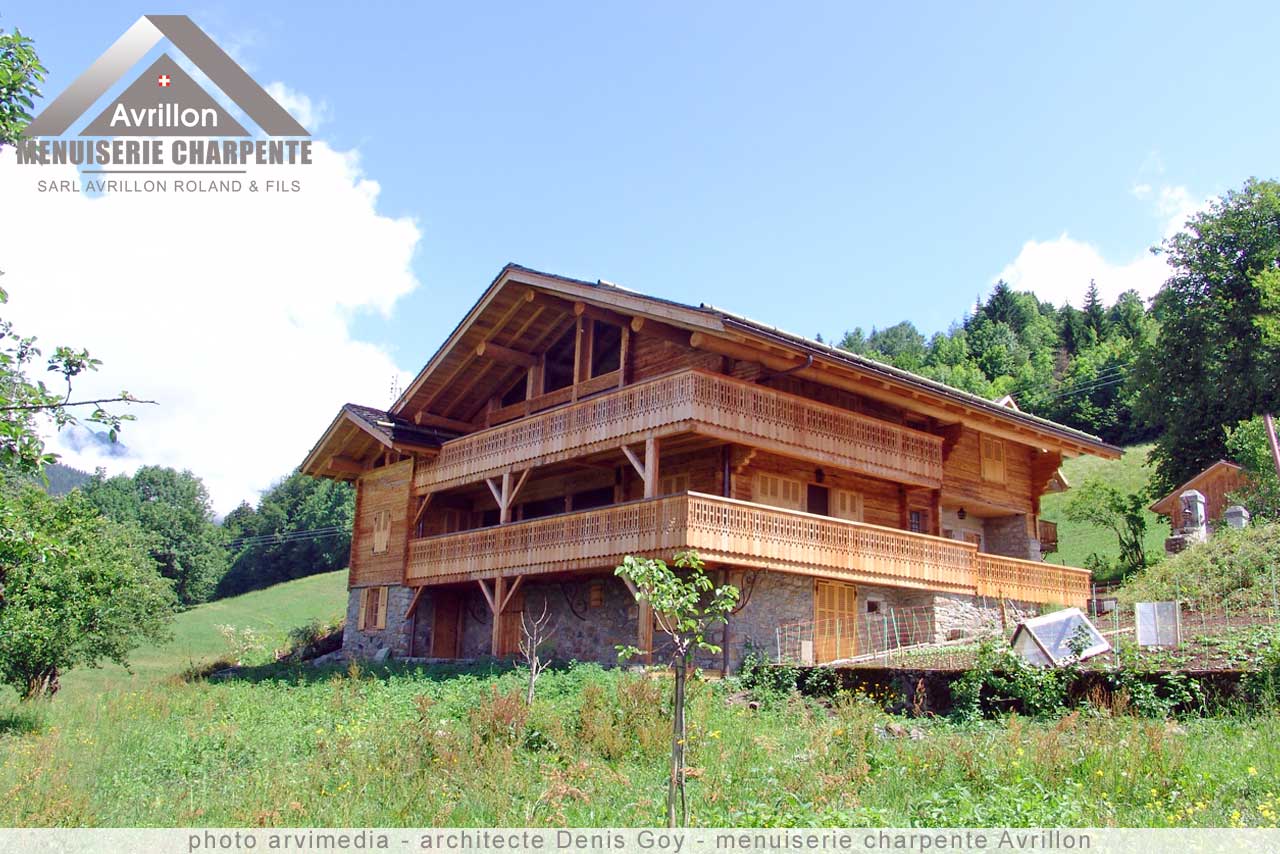 Entreprise Avrillon La Clusaz Haute Savoie chalet entièrement rénover avec du vieux bois méthode traditionnelle construction savoyarde arvimedia