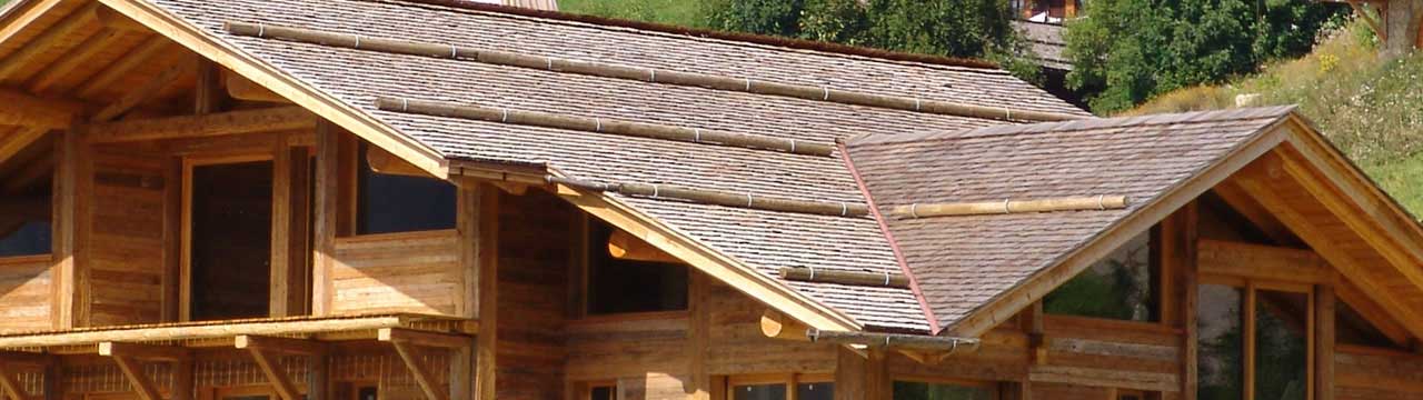 entreprise Avrillon Roland et fils couverture et charpente la clusaz, toit traditionnel en tavaillons, travaux de zinguerie photo arvimedia